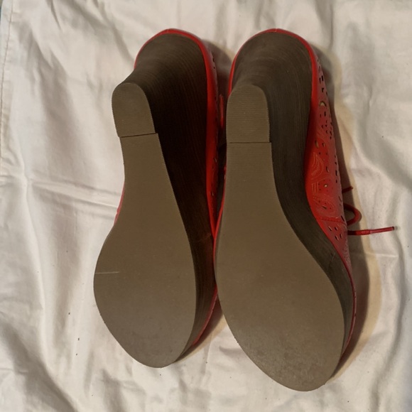 Red brand new wedges by Restricted - Picture 3 of 4